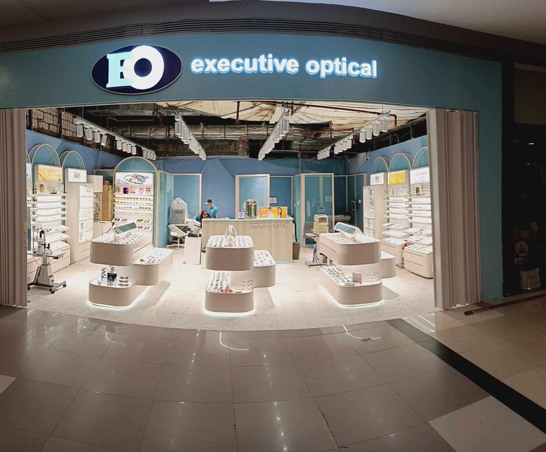 EO SM Manila - Sunglasses, Eyeglasses and Contact Lenses