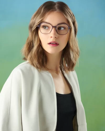 pullbear-2 woman wearing pull and bear eyeglasses